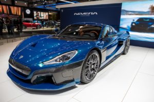 rimac-nevara-record-monde-voiture-electrique-sprint-marche-arriere