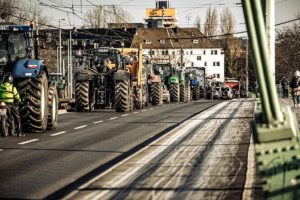 blocages routiers, agriculteurs, colère, navigateur, application, Waze, Google Maps, itinéraires bis, perturbation, contournement, point de blocage, blocus, Paris, manifestation, autorité locale, automobile, automobiliste