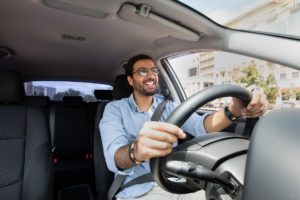 marche-automobile-francais-voiture-electrique-tesla-peugeot