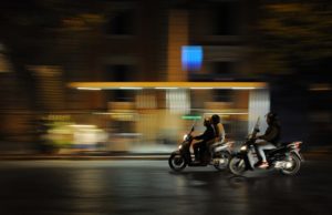 deux-roues, motos, scooter, thermique, interdiction, circulation, Paris, nuisance sonore, mairie de Paris, ZFE, Métropole Grand Paris, Conseil de Paris, électrique