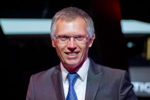 Carlos Tavares, rémunération, vote, assemblée générale, actionnaire, 2023, avril 2024, voiture électrique, automobile, polémique