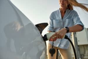 aire d'autoroute, super-stations, borne, recharge, voiture électrique, Vinci, Zunder, station de recharge, autoroute