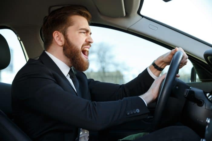 vacances-automobilistes-autoroute-voiture