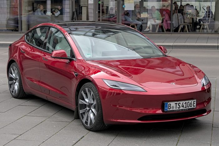 En raison de la hausse des droits de douane, Tesla augmente le prix de sa Model 3 en France. Wikipedia