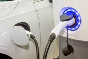 Les Batteries Des Voitures Electriques De Demain Pourraient Etre Fabriquees A Partir De Roches