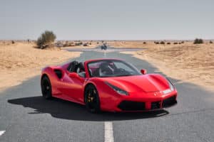 Inondations à Dubai : des ferrari à vendre à des prix exorbitants