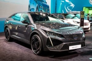Chat GPT : Peugeot intègre l'IA dans ses véhicules