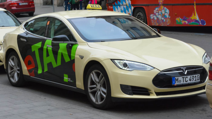 Robotaxi Tesla : la présentation du prototype repoussée à Octobre