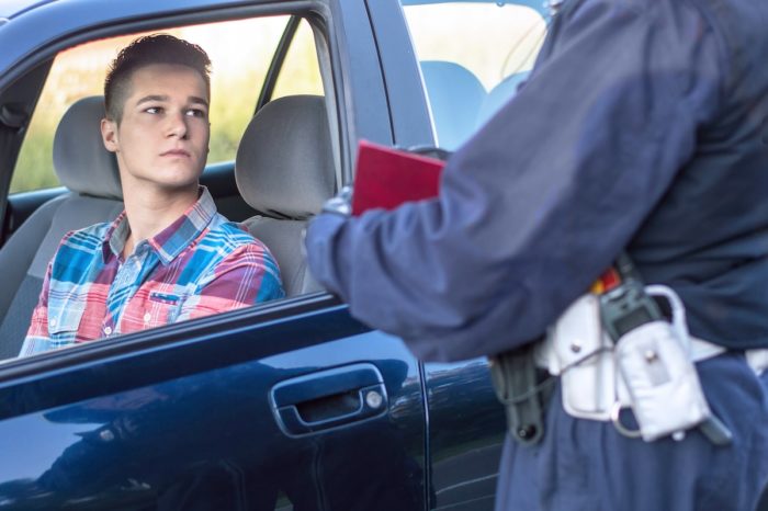 À droite, refus d'obtempérer, automobile, meurtre, policier, gendarme, contrôle, force de l'ordre, Mougins, conducteur, situation irrégulière, proposition de loi, Eric Ciotti, Assemblée national, durcissement, sanction, amende, peine, prison