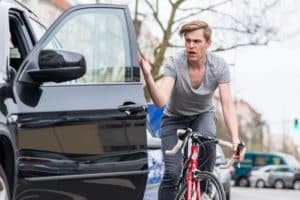 sécurité routière, Code de la Route, cyclistes, piétons, permis de conduire, automobile, danger, ONISR, décès, accident, UE, poignée hollandaise, ouverture, porte