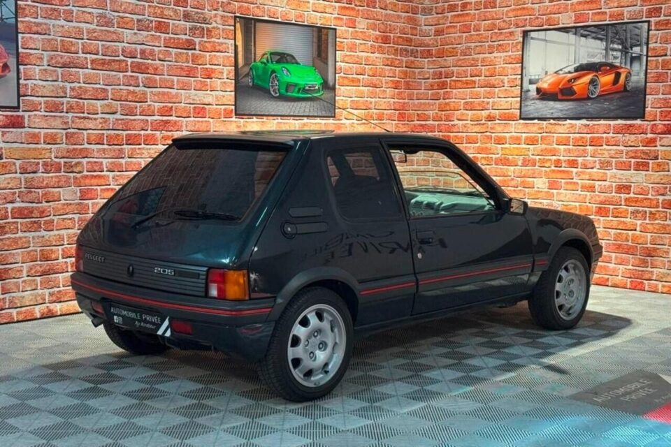 La Peugeot 205 GTI de Bernard Arnault a été modifiée pour lui ajouter 500 kilos de blindage. Capture d'écran