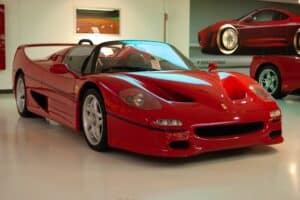 Découvrez la collection de voitures de luxe de ce dictateur déchu