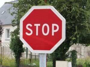 Des "Stop" en pagaille à La Rochelle : une décision qui divise