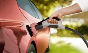 voitures-electriques-hausse-ventes-2024