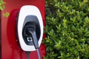 voitures-electriques-bornes-recharge-2028