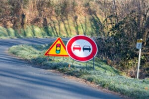 Dépasser sans excès : le débat sur la vitesse en France