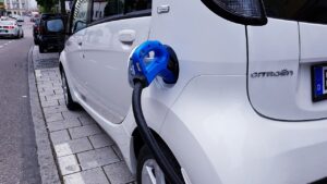 L'Europe assouplit sa réglementation envers les constructeurs sur les émissions de CO2. Pixabay