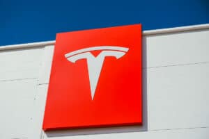 Un entrepreneur français dit stop à Tesla et soutient les alternatives européennes