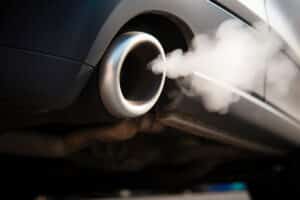 L'interdiction des voitures thermiques en 2035 divise les Français