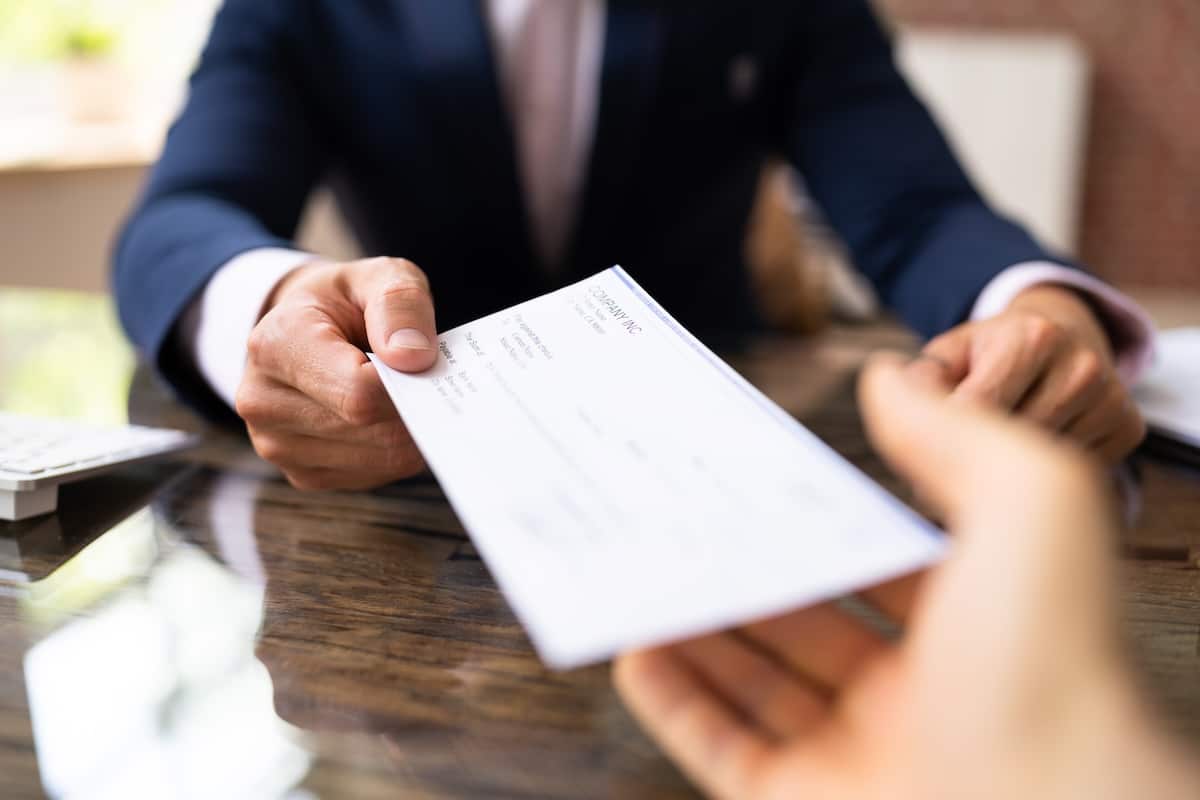 licenciement, indéminité, départ, salarié, automobile, Mercedes