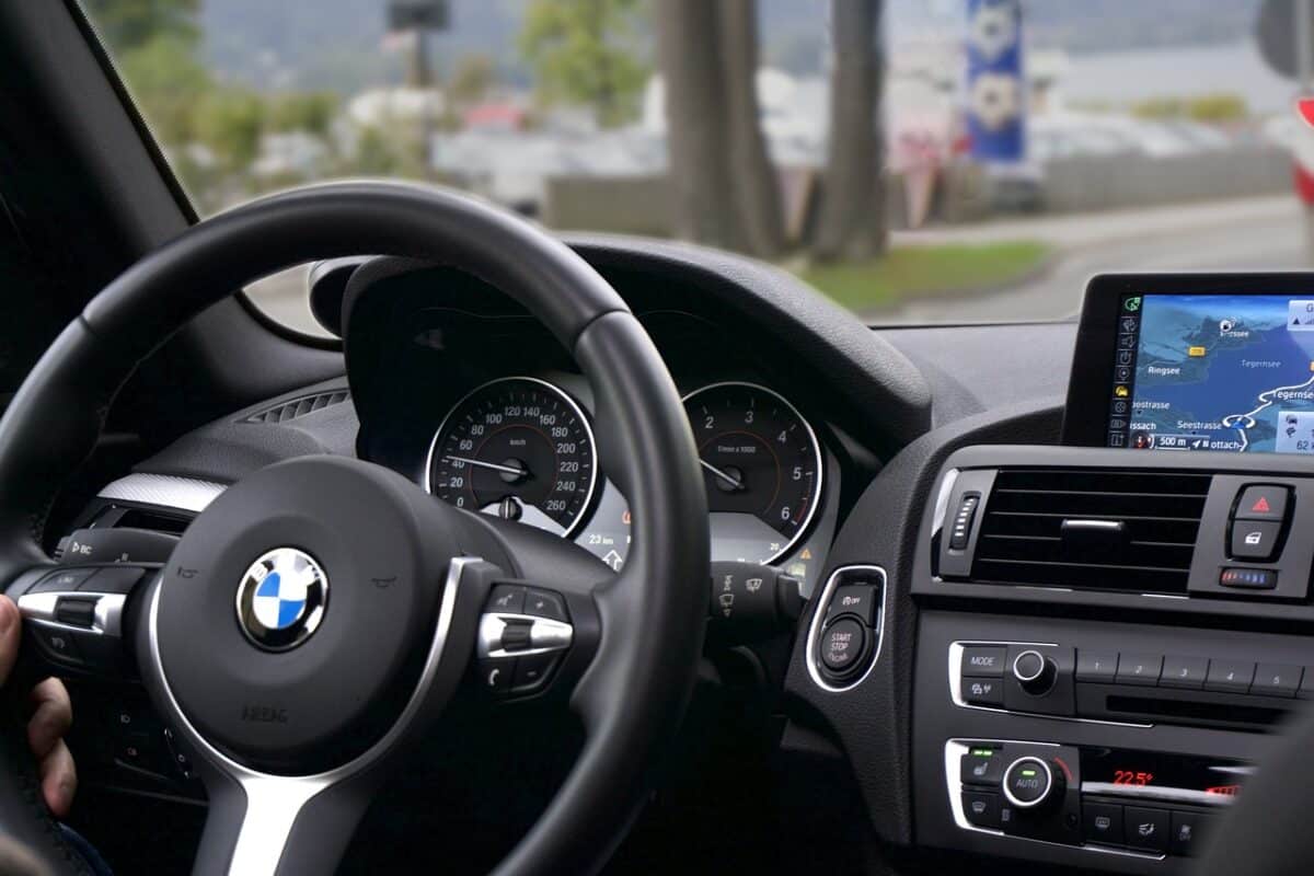 L'intérieur d'une voiture peut être aussi sale que des toilettes domestiques. Pixabay