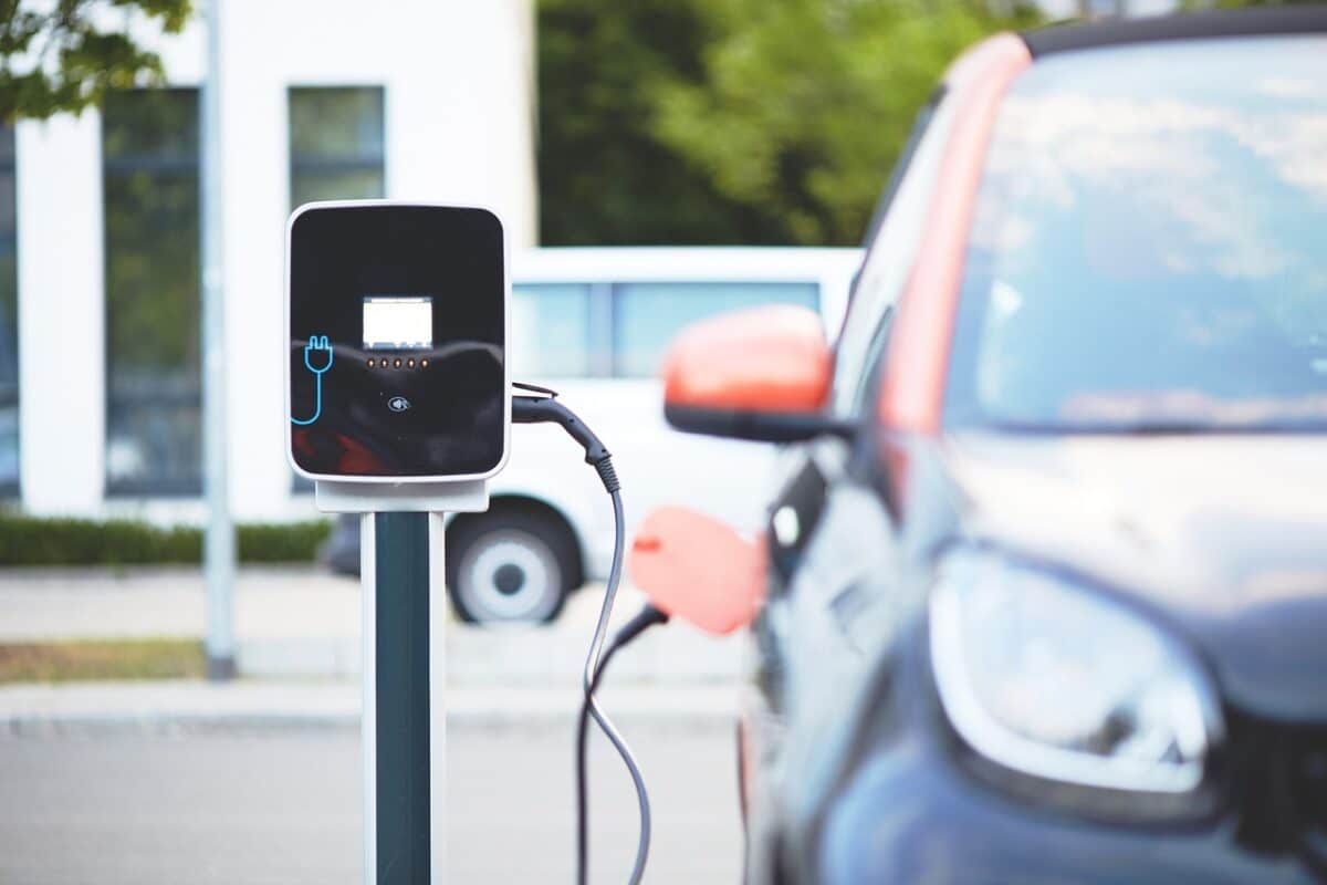 Les aides publiques pour l'achat d'une voiture électriques ont été réduites de moitié. Pixabay