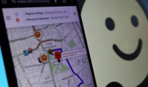 Ces applis que vous utilisez en voiture pourraient vous coûter très cher à l'étranger