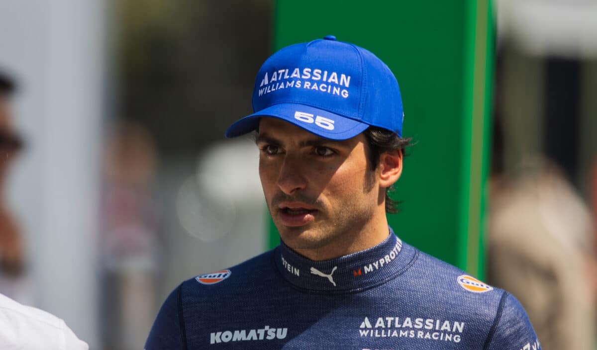 Il rate l'Hymne national… et l'addition est salée pour Carlos Sainz !