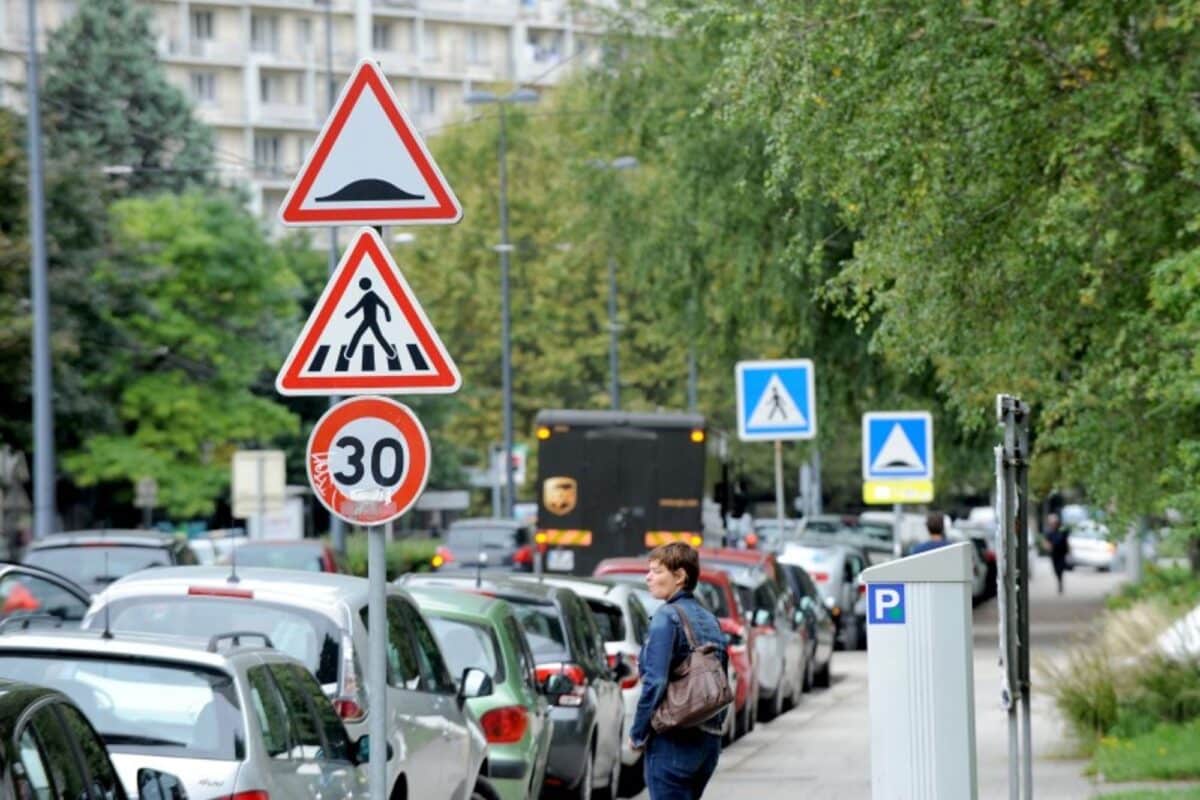 Ces ralentisseurs que vous franchissez chaque jour sont souvent... illegaux