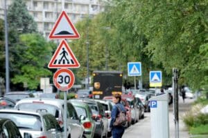 Ces ralentisseurs que vous franchissez chaque jour sont souvent... illegaux