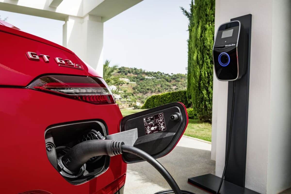 Voiture électrique : 400 000 bornes de recharge en France en 2023