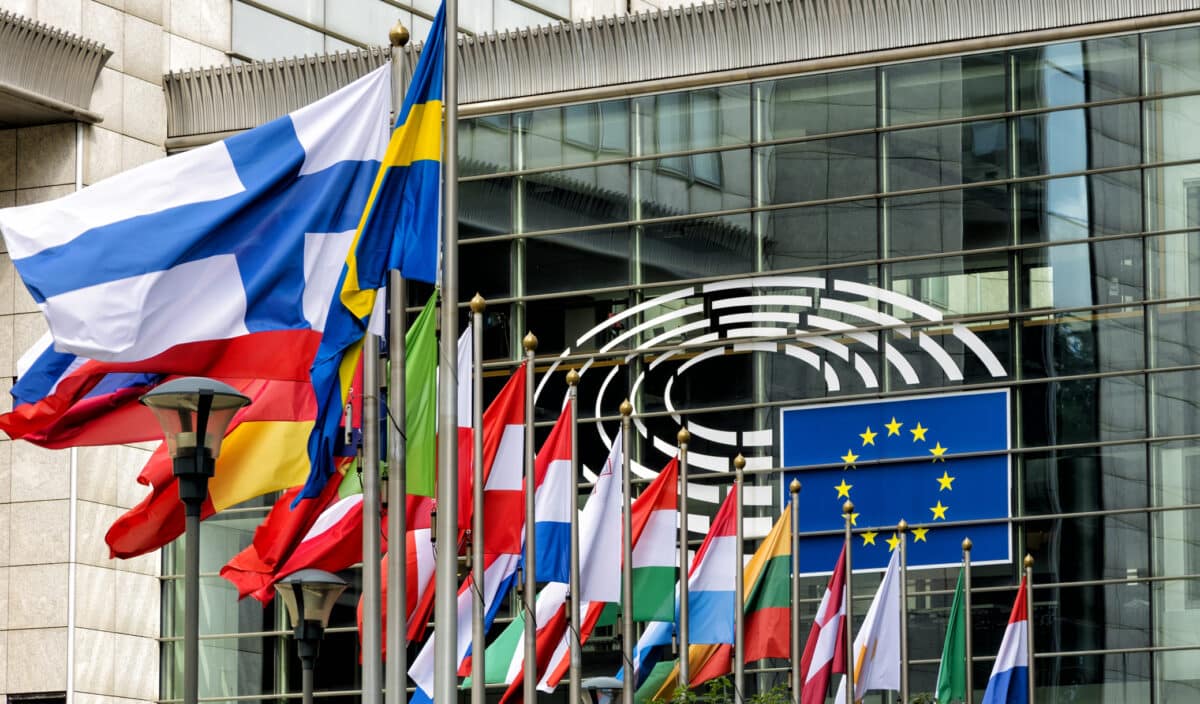 Coup de théâtre à Bruxelles : l’interdiction des moteurs thermiques remise en cause ?