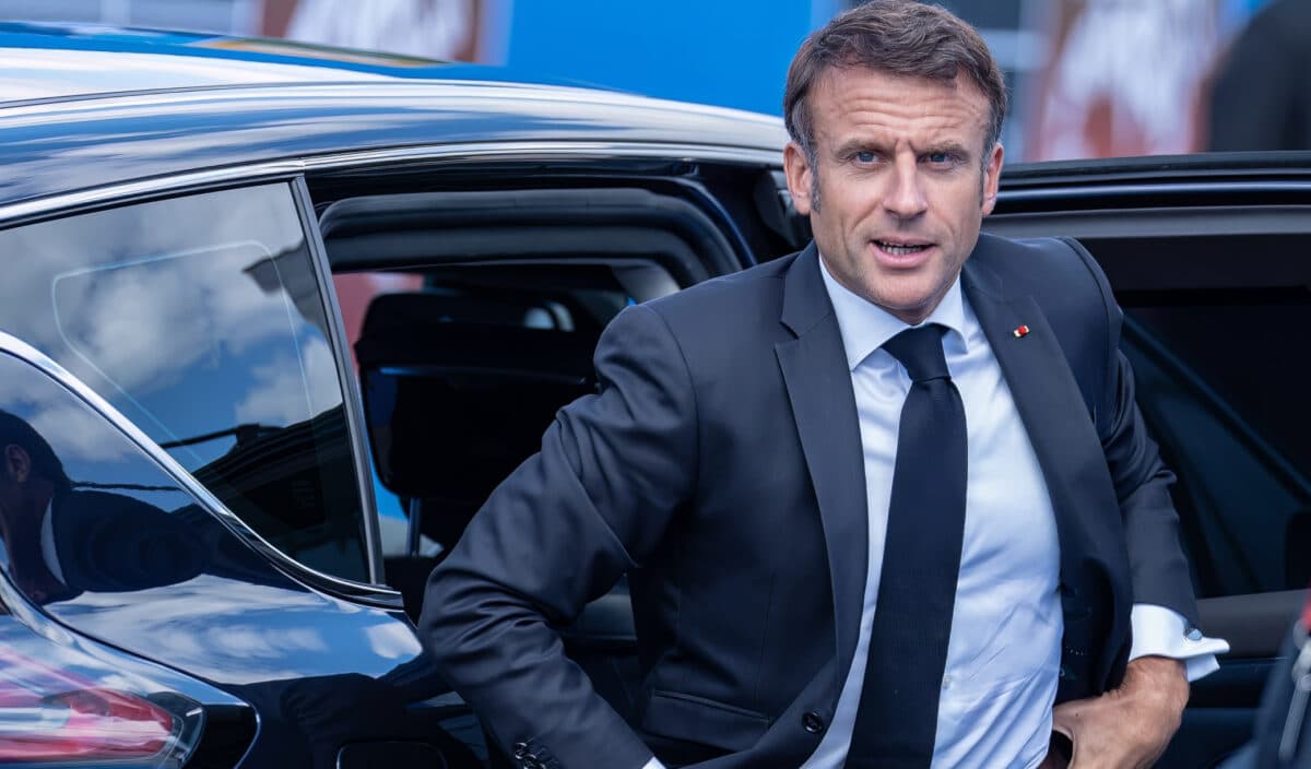 Le président Macron roule en électrique mais elle n'est pas "made in France"