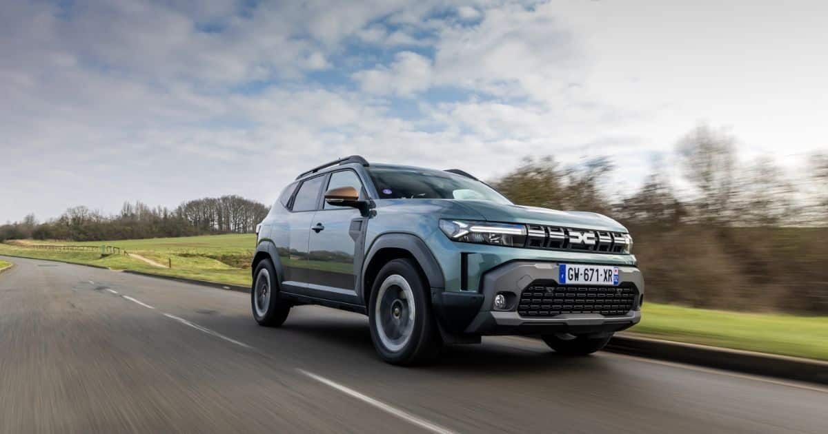 Vidéo insolite : elle vole une Dacia avec une banale ventouse