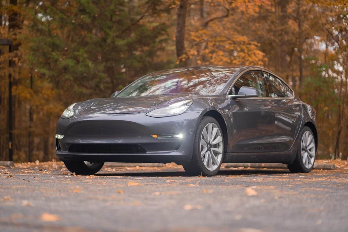 Profitez d’une remise exceptionnelle sur la Tesla Model 3. Le prix de la berline électrique chute à 36.890 euros avec une autonomie dépassant les 500 km. Une offre à saisir avant le 27 septembre 2025. Pixabay