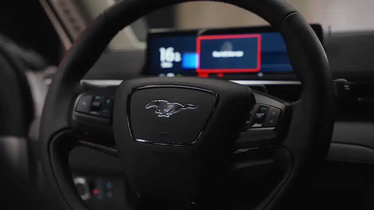 Un bug logiciel contraint Ford à suspendre la livraison de sa Mustang Mach-E