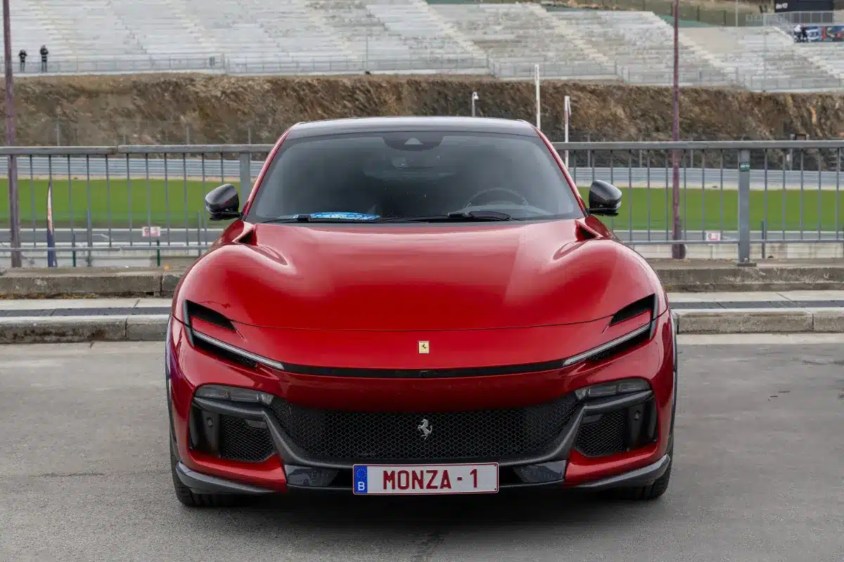 Cette Ferrari a échoué au test de vitesse face à une Kia électrique