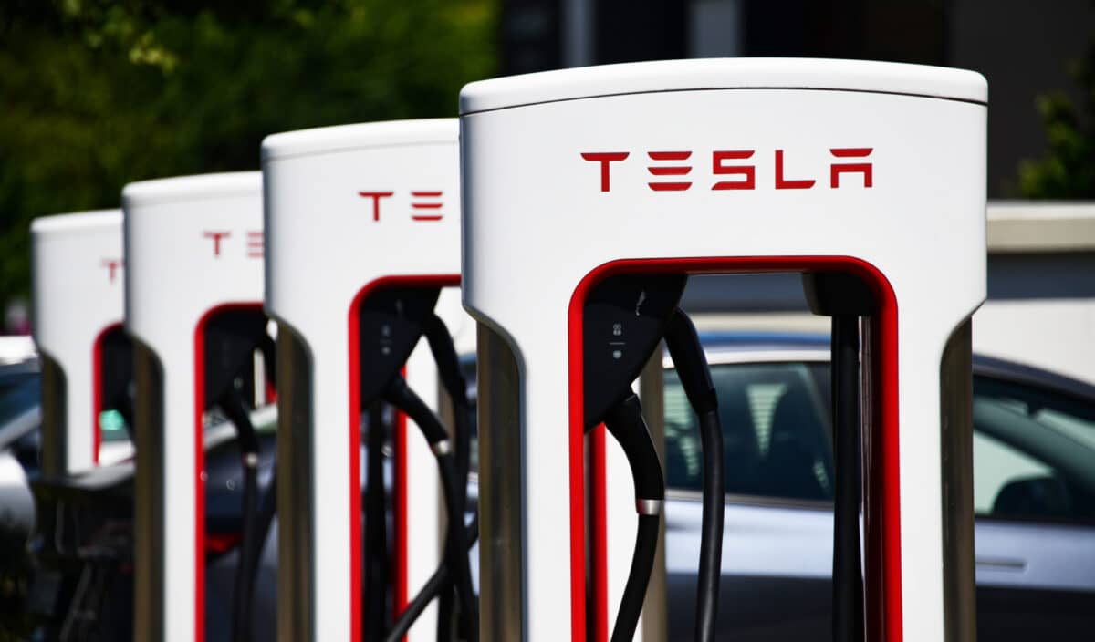 Oasis : la première station de Superchargeur sans raccord électrique de Tesla