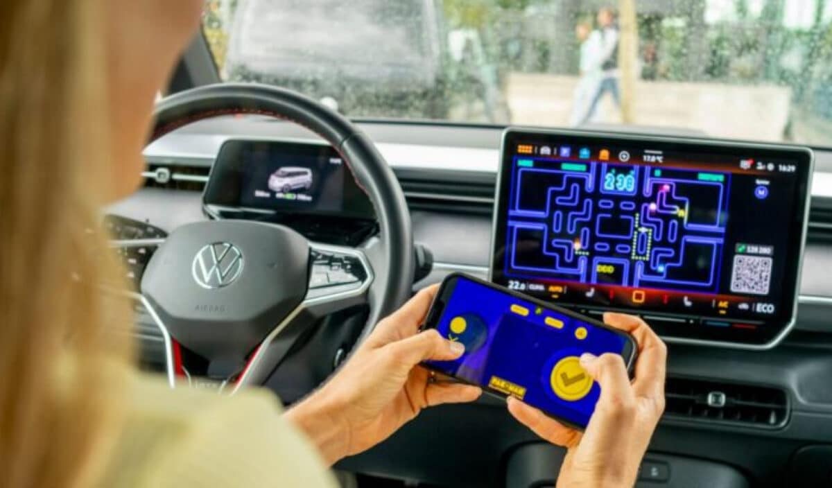 Vous pouvez maintenant jouer à PAC-MAN sur l'écran de votre véhicule mais pas dans tous