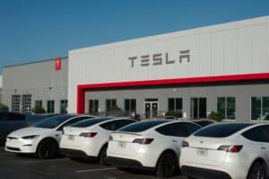 Accident mortel en Floride : Tesla jugée responsable, amende de 242 millions de dollars