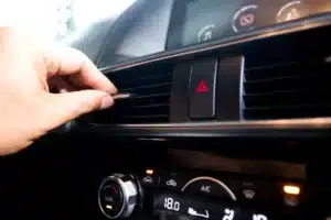 Canicule : et si votre clim de voiture vous coûtait bien plus cher que prévu ?