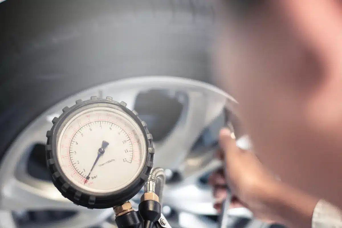 Pneus et canicule : le danger invisible qui menace votre sécurité sur la route