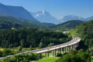 Autoroutes : rouler à 150 km/h bientôt autorisé ? Ce test qui fait polémique