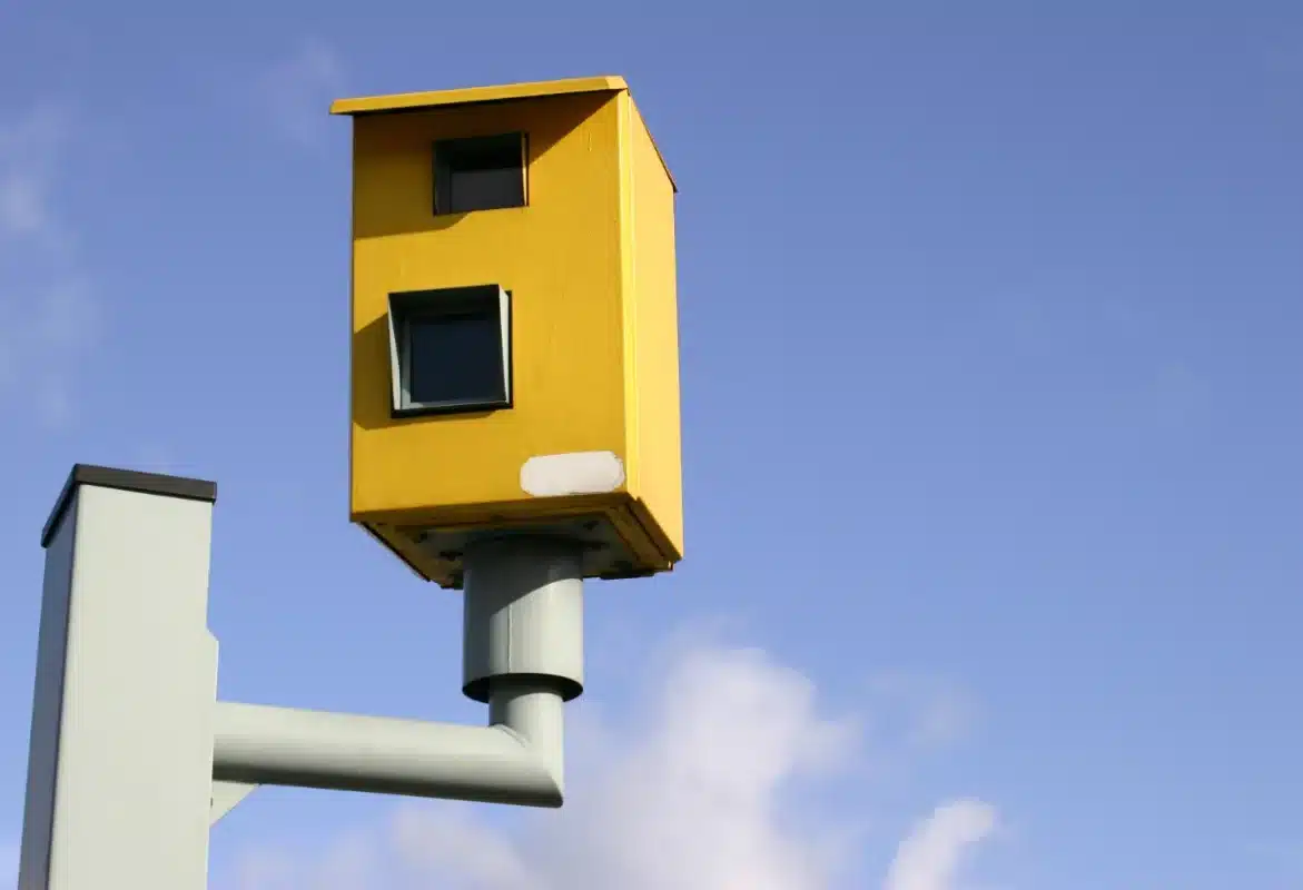 On le confond avec du mobilier urbain… mais ce radar peut vous coûter très cher