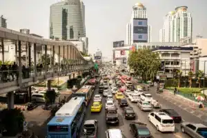 Coup de tonnerre en Afrique : l’Éthiopie bannit les voitures essence et diesel du pays