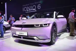 Voitures électriques : l’offensive chinoise qui pourrait rendre Tesla hors de prix