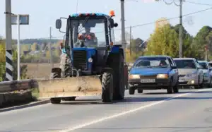 "Je peux dépasser ou pas ?" : la règle surprenante quand un tracteur bloque la route