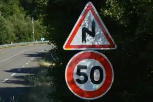 Des dizaines de PV en quelques semaines : le cauchemar d’une conductrice piégée par le 50 km/h