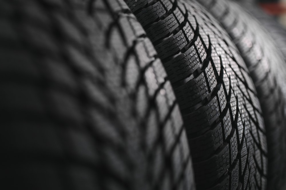 Comment choisir la bonne marque de pneu en fonction de votre voiture ?