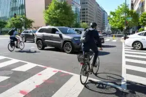 Cyclistes au passage piéton : ce détail du Code de la route peut vous coûter cher